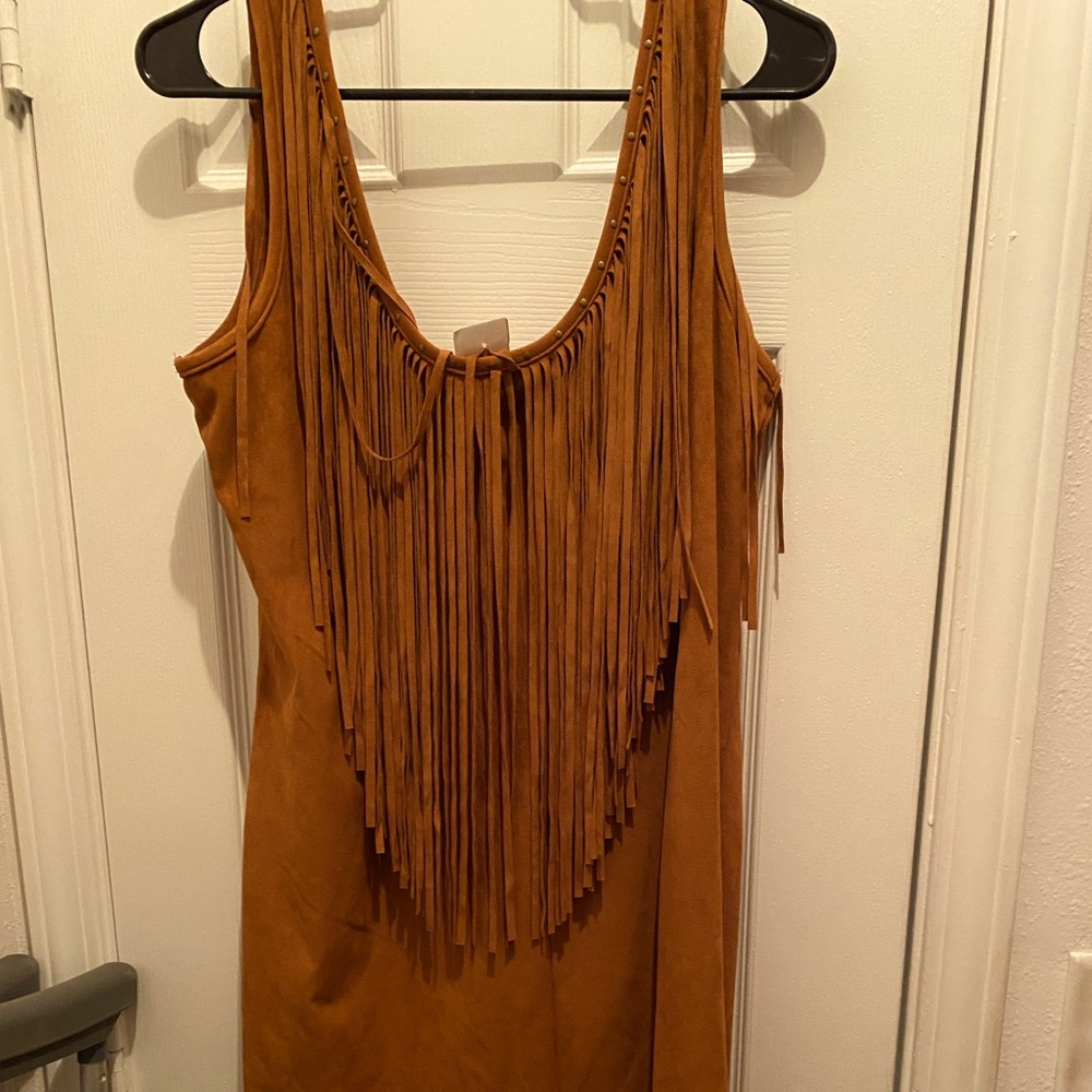Wore once. Bought this thinking I could style it but no luck. Super cute! New!